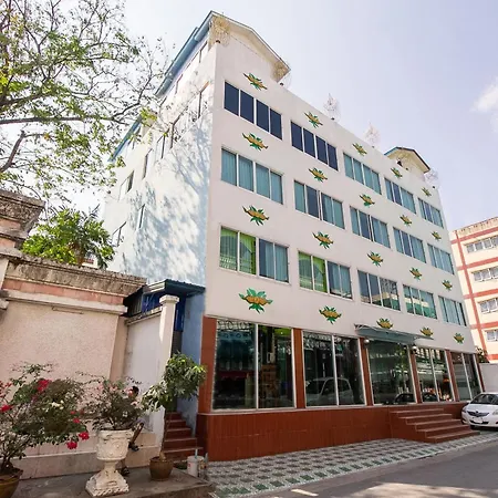 Oyo 410 Diamond Boutique Hostel